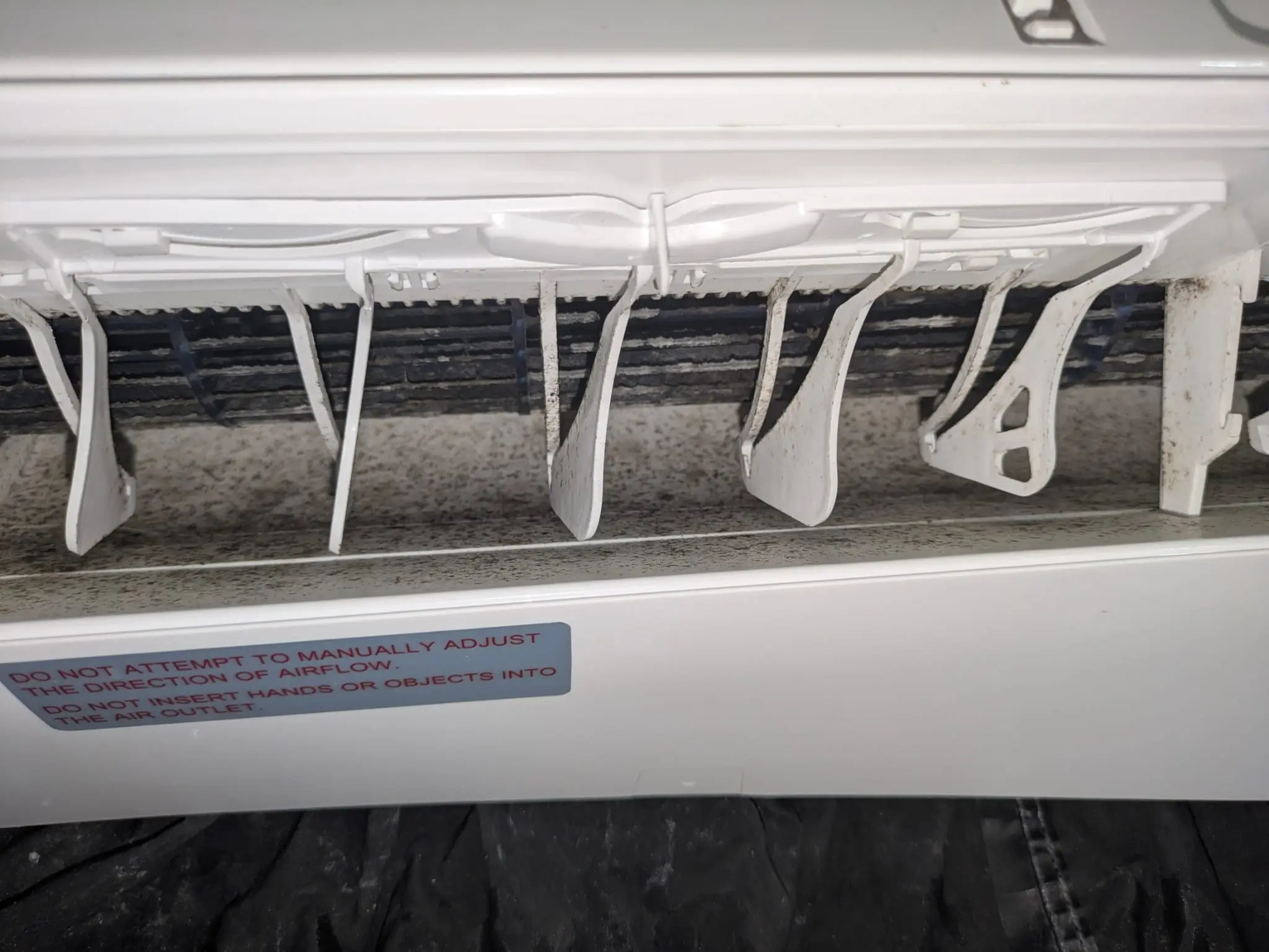 Aer condiționat murdar înainte de curățare